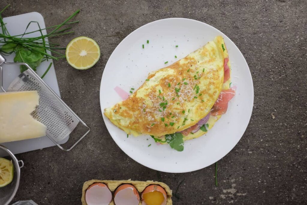 Omelette con prosciutto crudo e pecorino