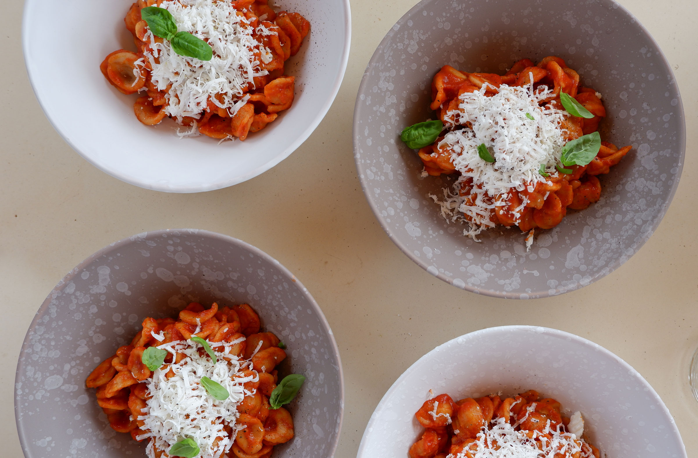 Orecchiette integrali al sugo con ricotta salata - gnambox.com